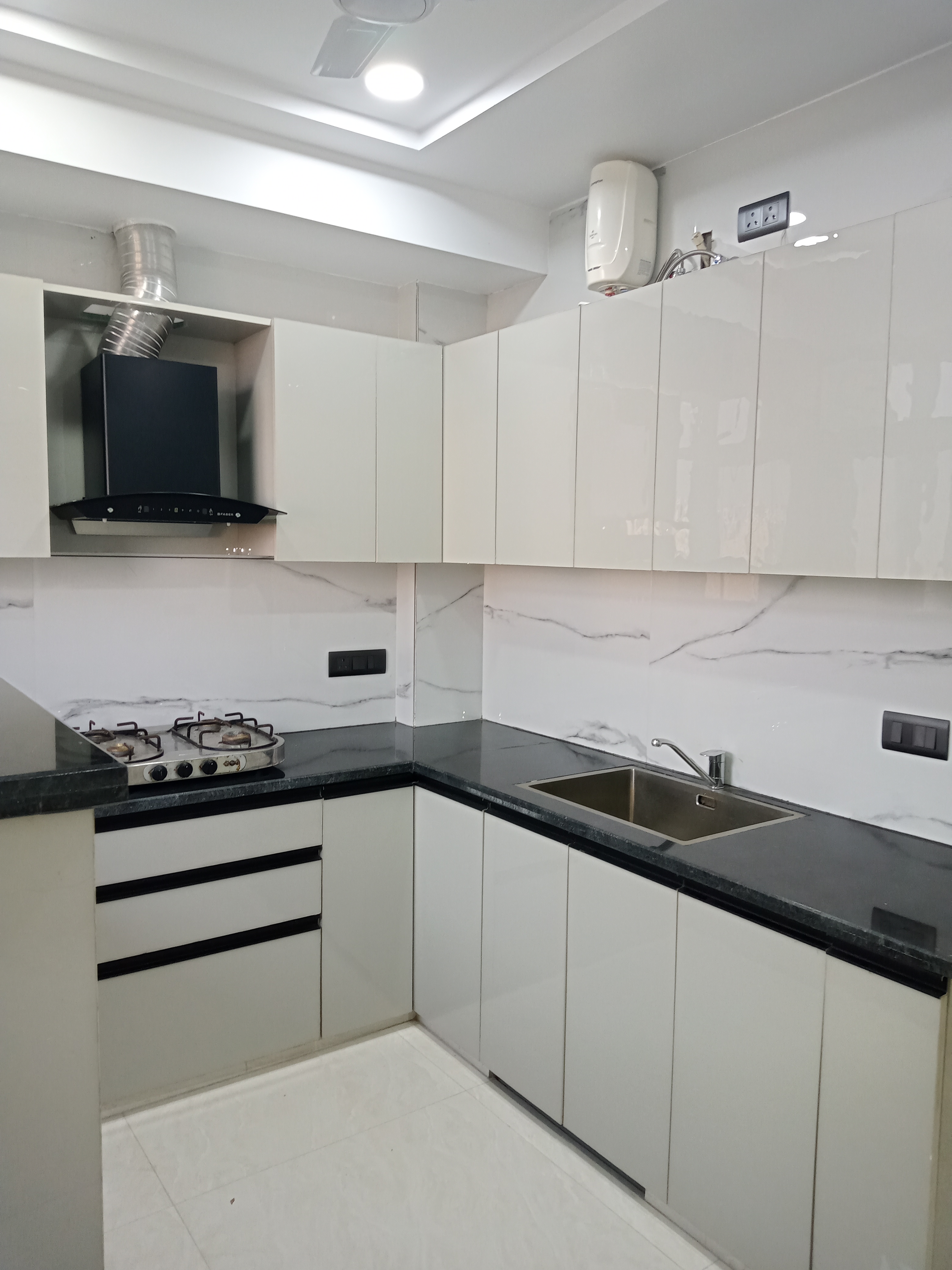 Rental 3 Bedroom 1600 Sq.Ft. Builder Floor in Sector 17, Dwarka Delhi 5766456