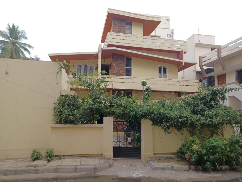 Resale 4 Bedroom 444 Sq.Yd. Independent House in Srinagar Colony