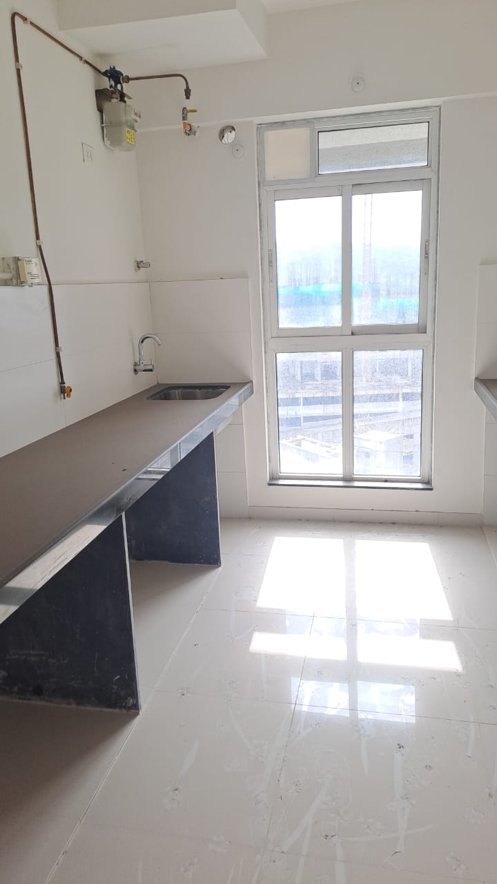 Rental 3 Bedroom 800 Sq.Ft. Apartment in Godrej Emerald, Ghodbunder Road Thane 6267415