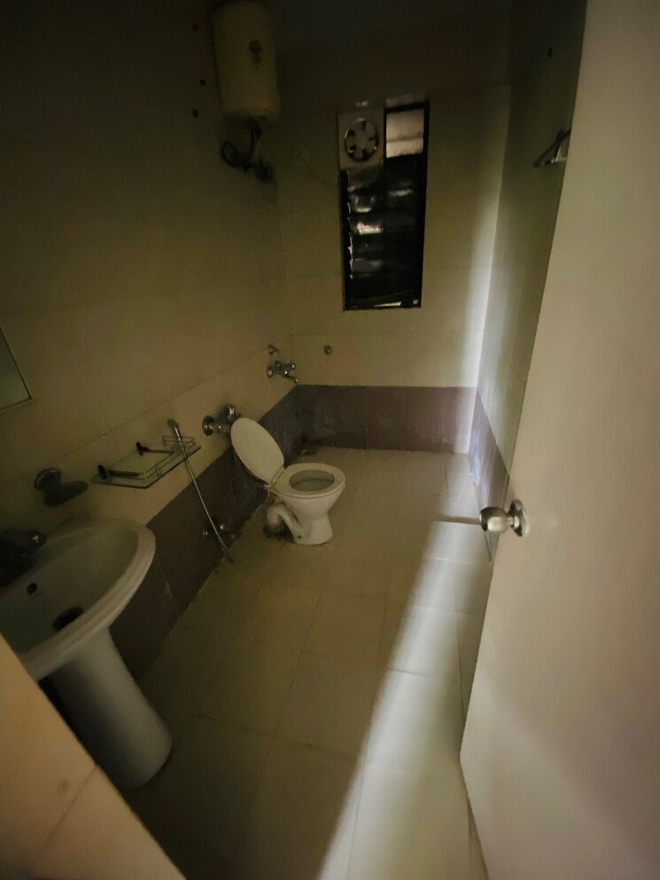 Bathroom, ganga-satellite 3 Bedroom 1800 Sq.Ft. Apartment In Wanwadi Pune 5744026