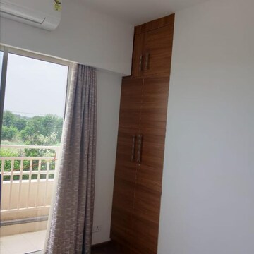 Room in 3 BHK Apartment at M3M Ikonic, Sector 68 – for Rent