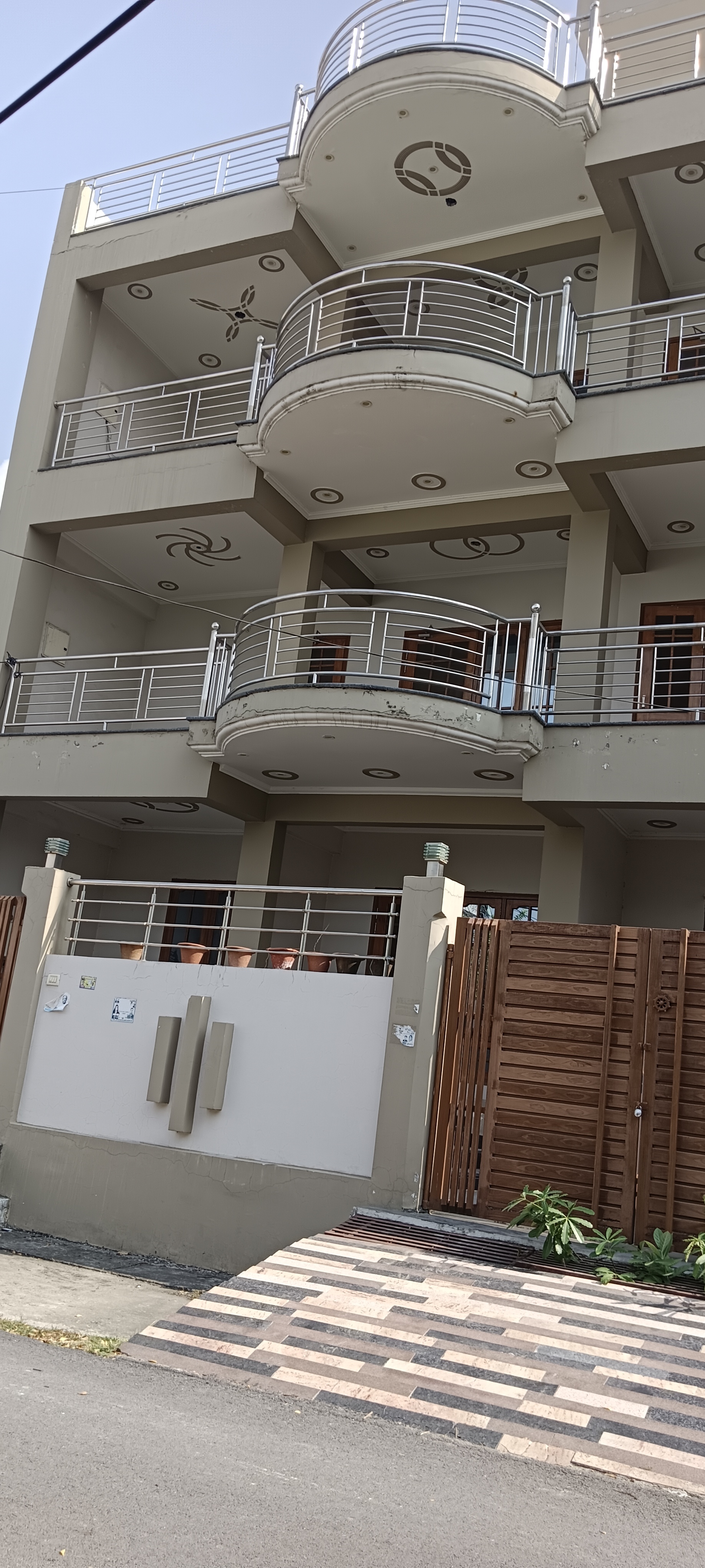 Resale 6+ Bedroom 2400 Sq.Ft. Independent House in Ashiyana Lucknow