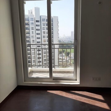 Room in 3 BHK Apartment at Shapoorji Pallonji Joyville Gurgaon, Sector 102 – for Rent