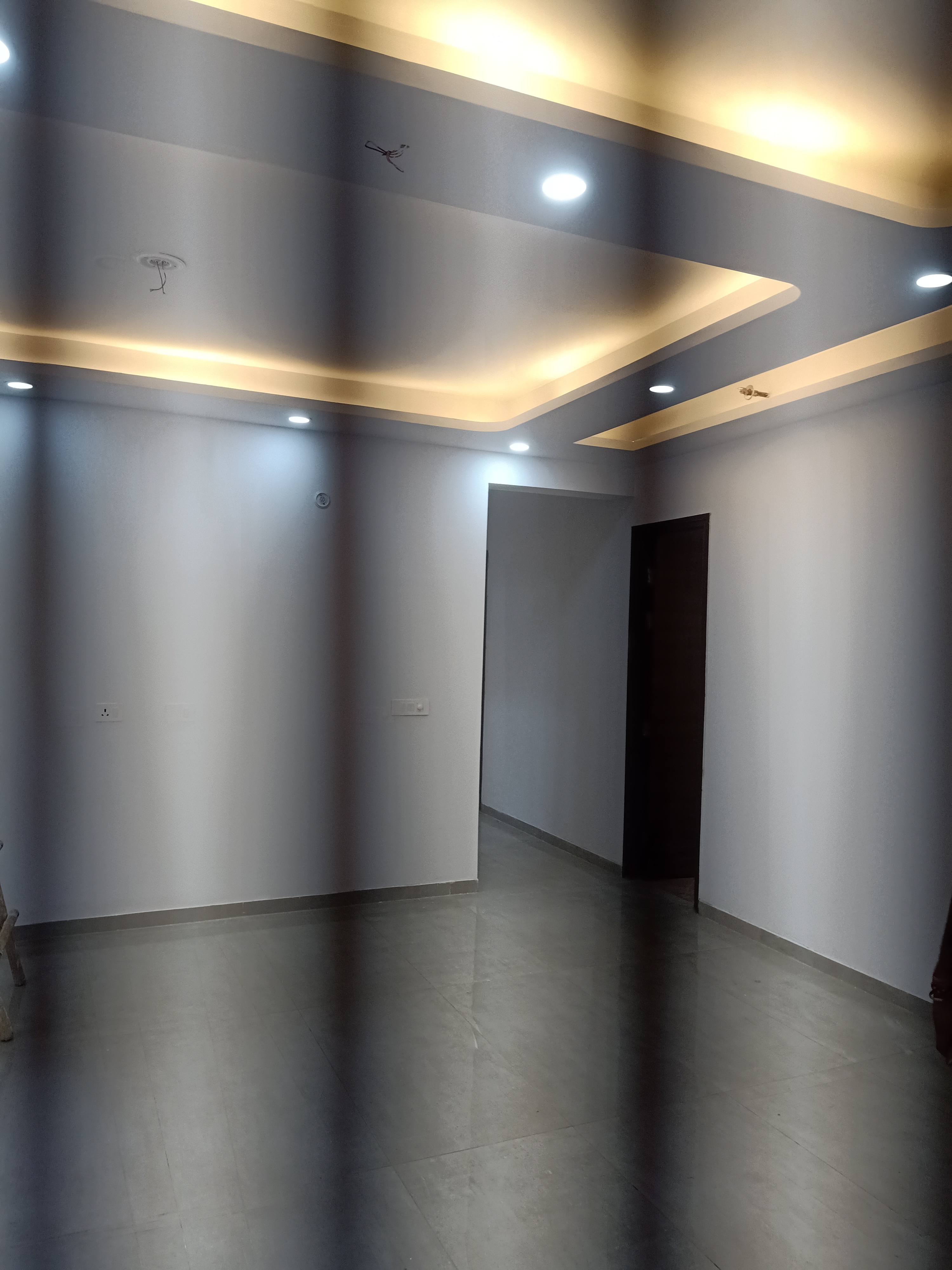 Rental 3 Bedroom 1750 Sq.Ft. Apartment in Arun Vihar Noida 5750850