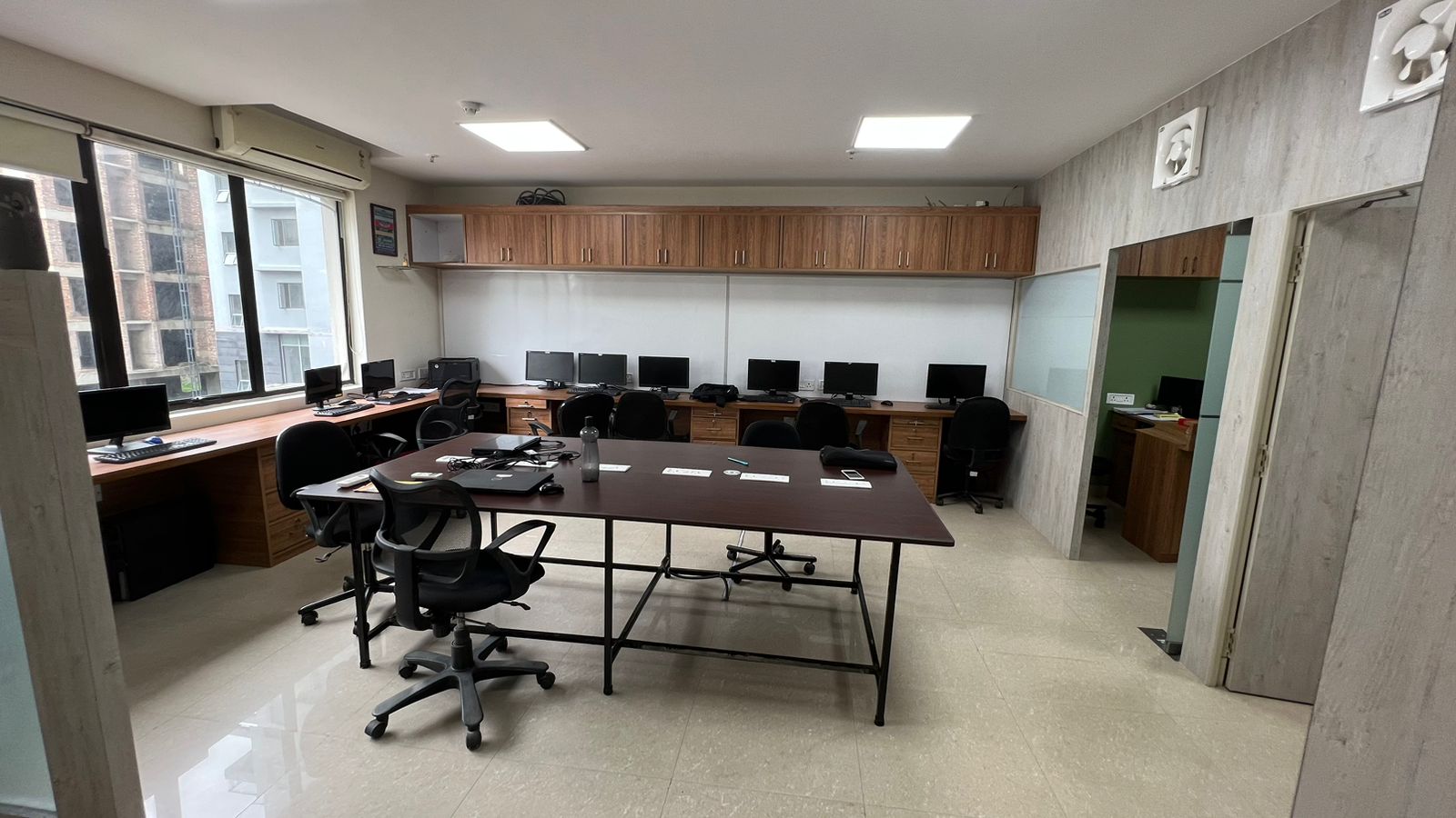 Rental Commercial Office Space 936 Sq.Ft. in Salt Lake Sector V Kolkata