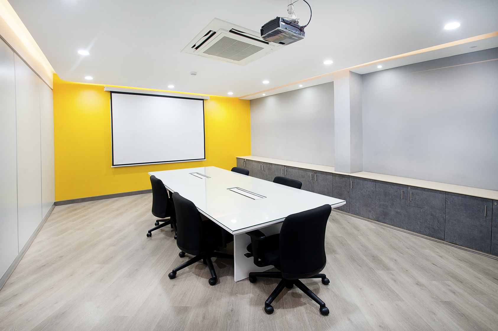 Rental Commercial Office Space 1000 Sq.Ft. in Ulsoor Bangalore 5749577