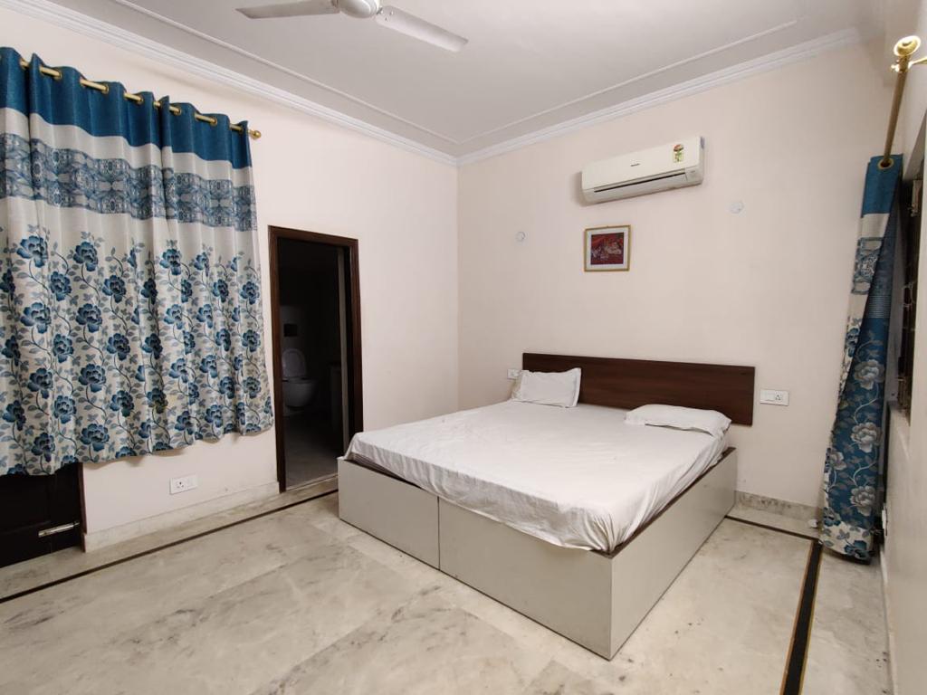 Rental 3 Bedroom 2152 Sq.Ft. Independent House in Vineet Khand Lucknow