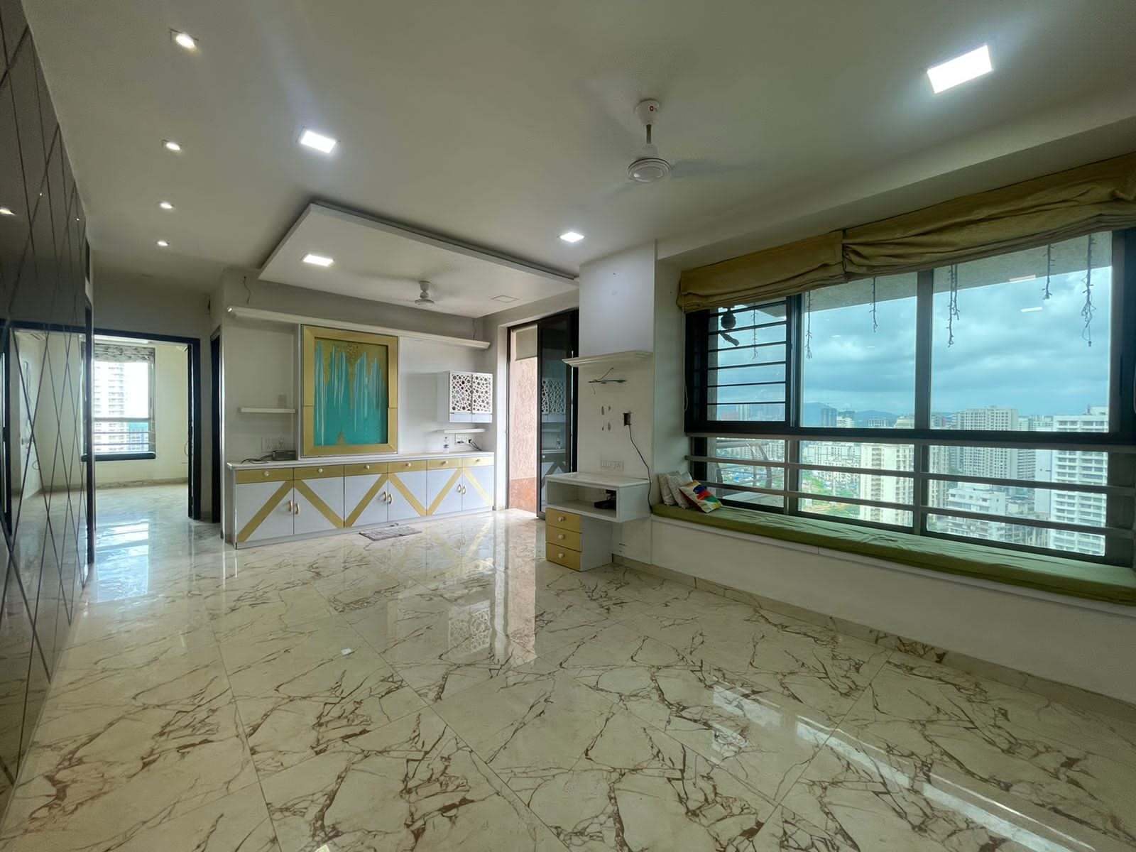 Rental 2.5 Bedroom 1200 Sq.Ft. Apartment in Oberoi Springs, Andheri