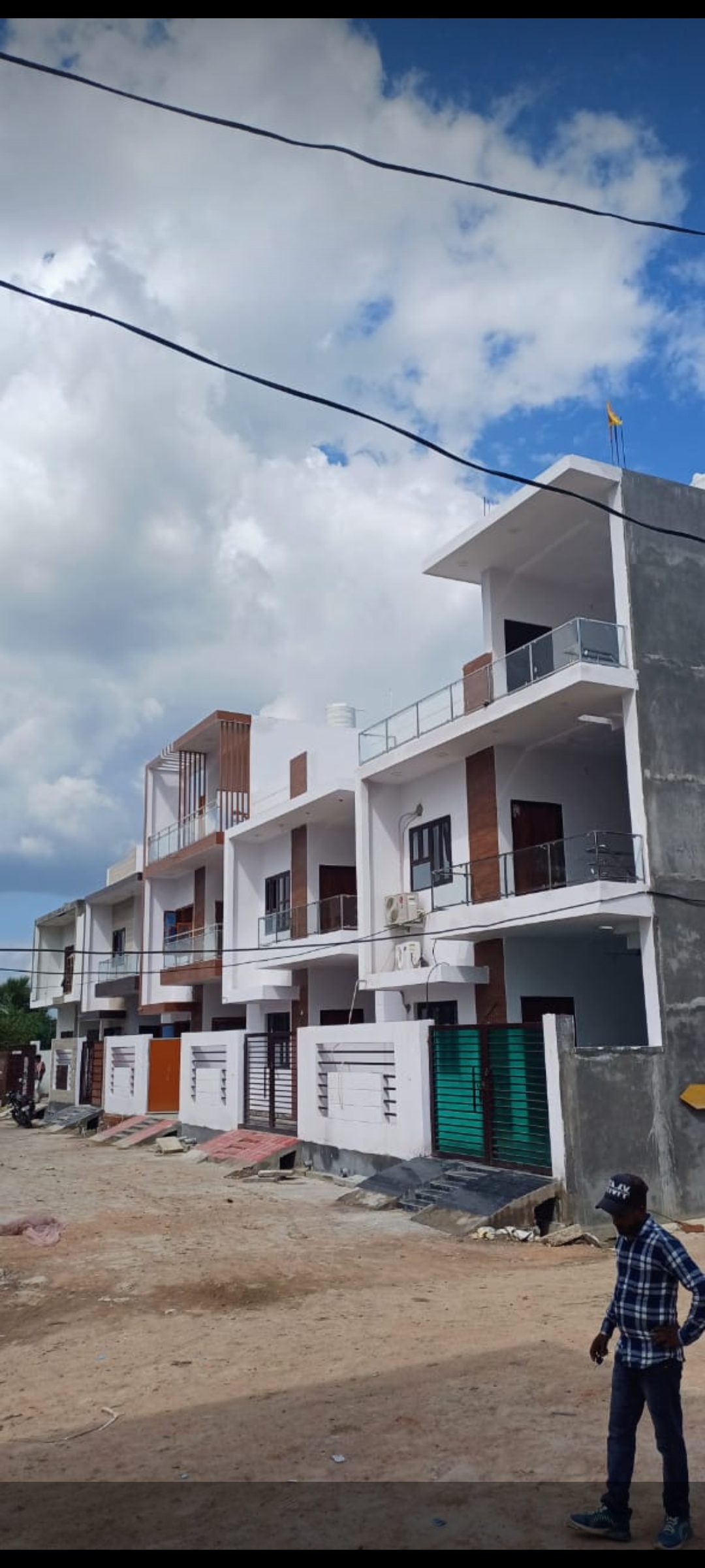 Resale 3 Bedroom 1550 Sq.Ft. Independent House in Amar Shaheed Path