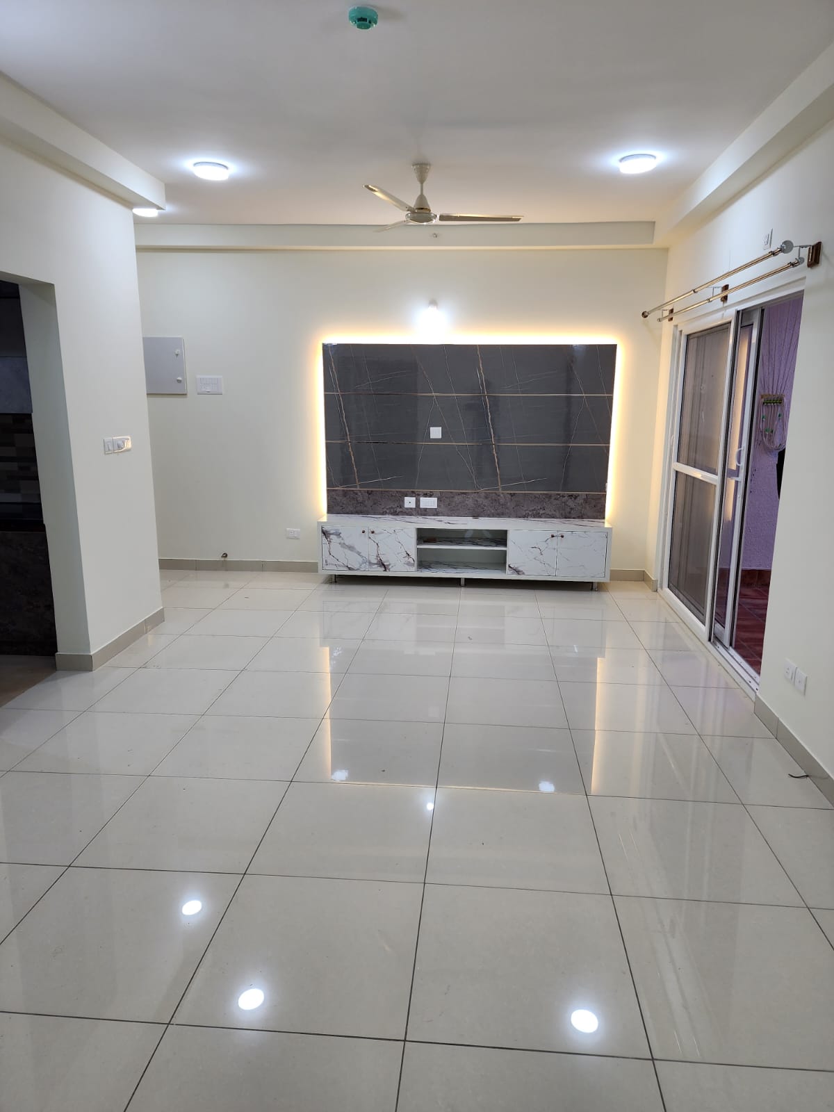 Rental 3 Bedroom 1000 Sq.Ft. Apartment in Prestige Jindal City