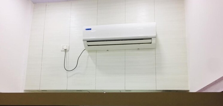 Common Area, malad east Commercial Office Space 100 Sq.Yd. In Malad East Mumbai 5766210