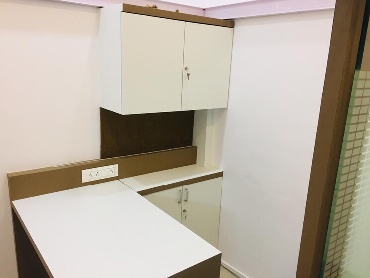 Common Area, malad east Commercial Office Space 100 Sq.Yd. In Malad East Mumbai 5766210