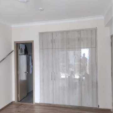 Room in 3 BHK Apartment at Pareena Micasa, Sector 68 – for Rent