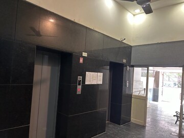Lift in 3 BHK Apartment at East Of Kailash – for Rent