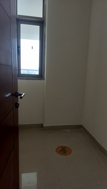 Room in 3.5 BHK Apartment at Sector 128 – for Rent