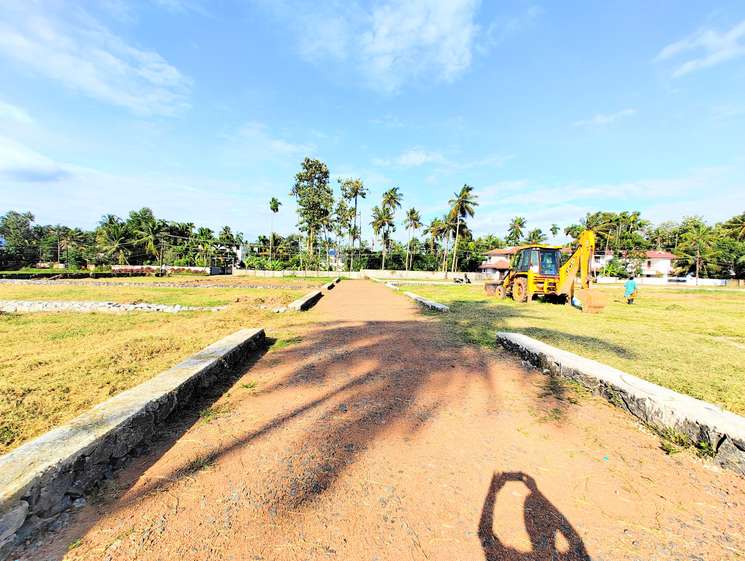 1742 Sq.Yd. Plot in Mulanthuruthy Kochi