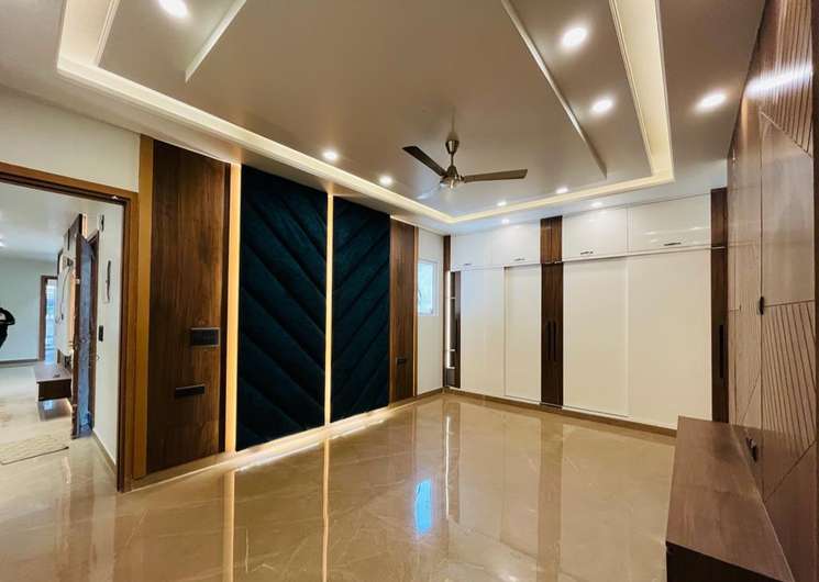 4 Bedroom 2200 Sq.Ft. Builder Floor in Hargobind Enclave Delhi