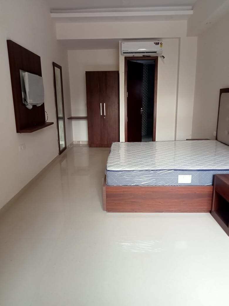 Rental 2 Bedroom 950 Sq.Ft. Apartment in RWA Apartments Sector 71, Sector 71 Noida 5786279