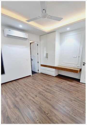 Room in 3 BHK Apartment at DLF Ultima Phase II, Sector 81 – for Sale