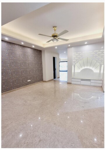 Room in 3 BHK Apartment at DLF Ultima Phase II, Sector 81 – for Sale