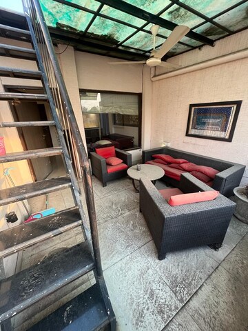 Parking in 2 BHK Builder Floor at Janakpuri – for Rent