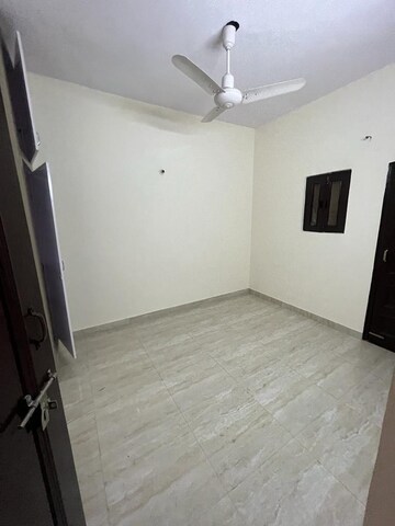 Room in 2 BHK Builder Floor at Janakpuri – for Rent