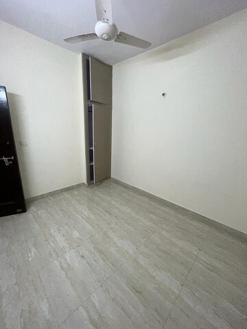 Room in 2 BHK Builder Floor at Janakpuri – for Rent