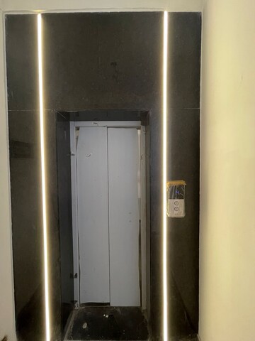 Building Lobby in 1 BHK Builder Floor at Ansal Sushant Lok I, Sector 43 – for Rent