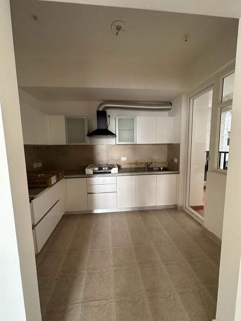 Rental 3 Bedroom 1450 Sq.Ft. Apartment in Emaar Palm Hills, Sector 77 Gurgaon 5801007