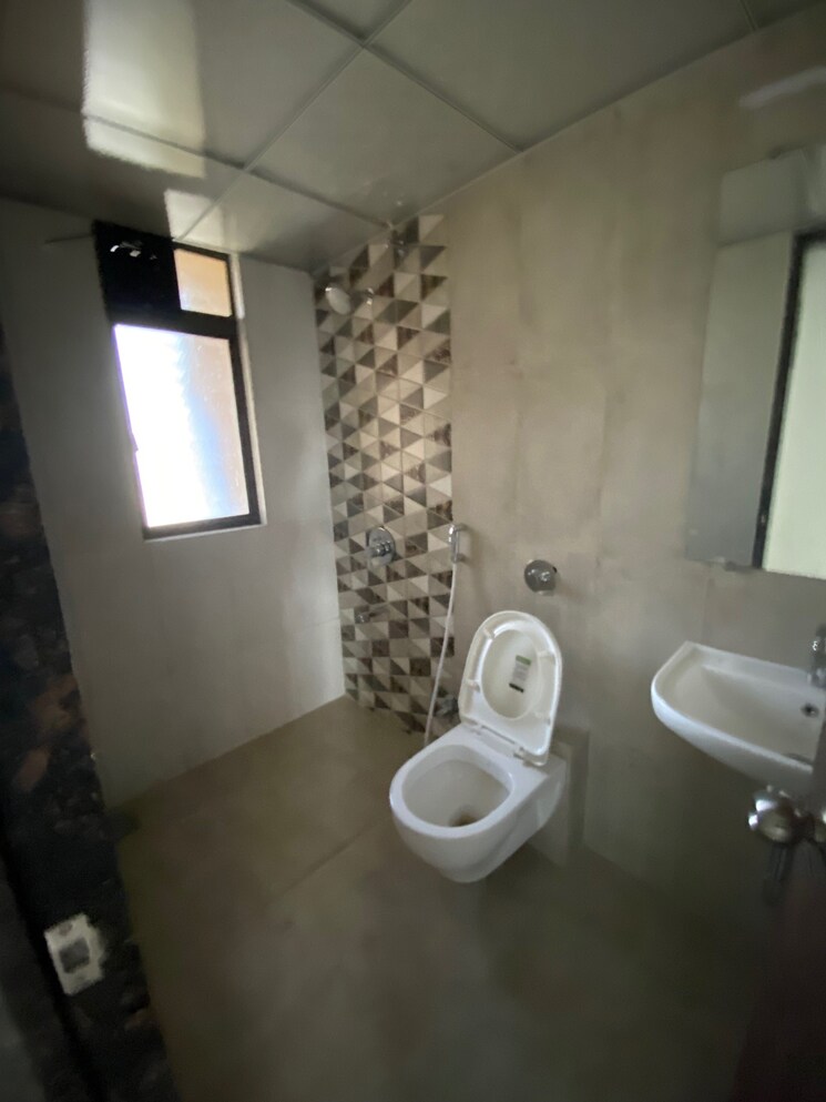 Bathroom, goel-ganga-florentina 3 Bedroom 1480 Sq.Ft. Apartment In Nibm Annexe Pune 5802756