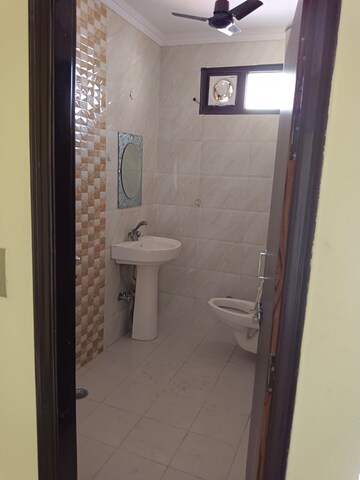 Attached Bathroom in 1 BHK Builder Floor at Lajpat Nagar 4 – for Rent