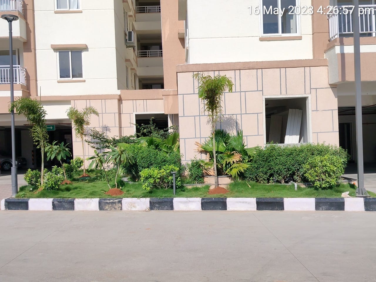 Resale 3 Bedroom 1850 Sq.Ft. Apartment in Nikhila Vivanta Central Court