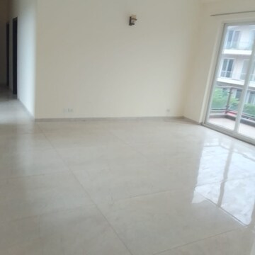 Room in 3 BHK Apartment at BPTP Amstoria, Sector 102 – for Rent
