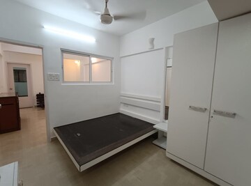 Bedroom in 1 BHK Apartment at Andheri West – for Rent