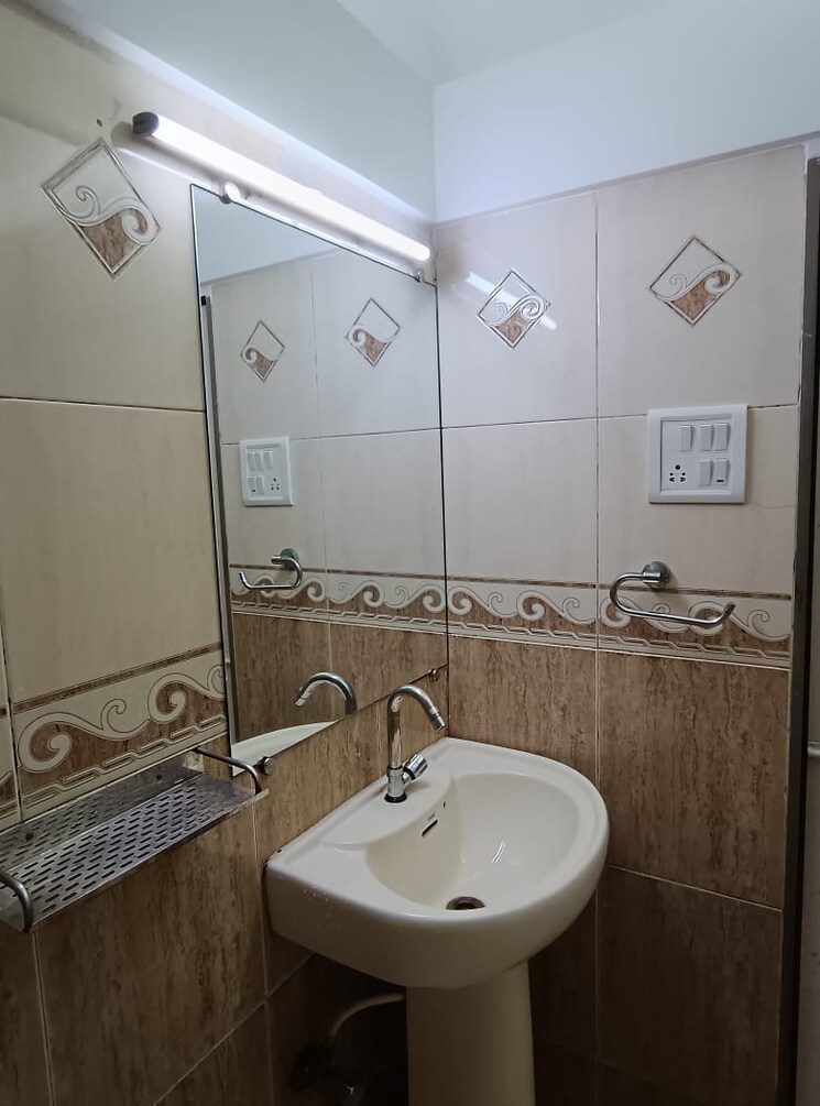 Bathroom, andheri west 1 Bedroom 600 Sq.Ft. Apartment In Andheri West Mumbai 5822487