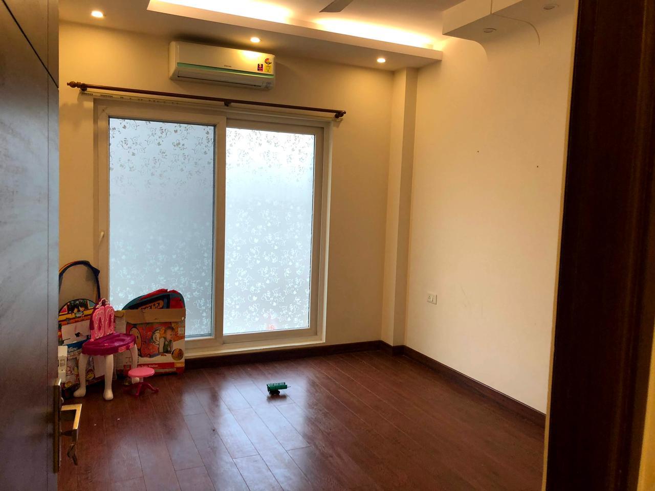 Rental 3 Bedroom 1800 Sq.Ft. Builder Floor in Sushant Lok 1, Sector 43