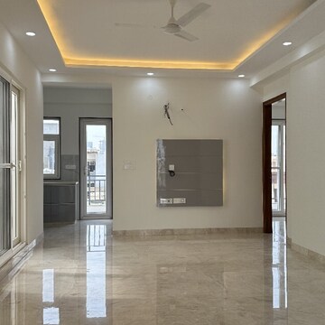 Room in 4 BHK Builder Floor at Ansal Esencia-Mulberry Homes, Sector 67 – for Rent