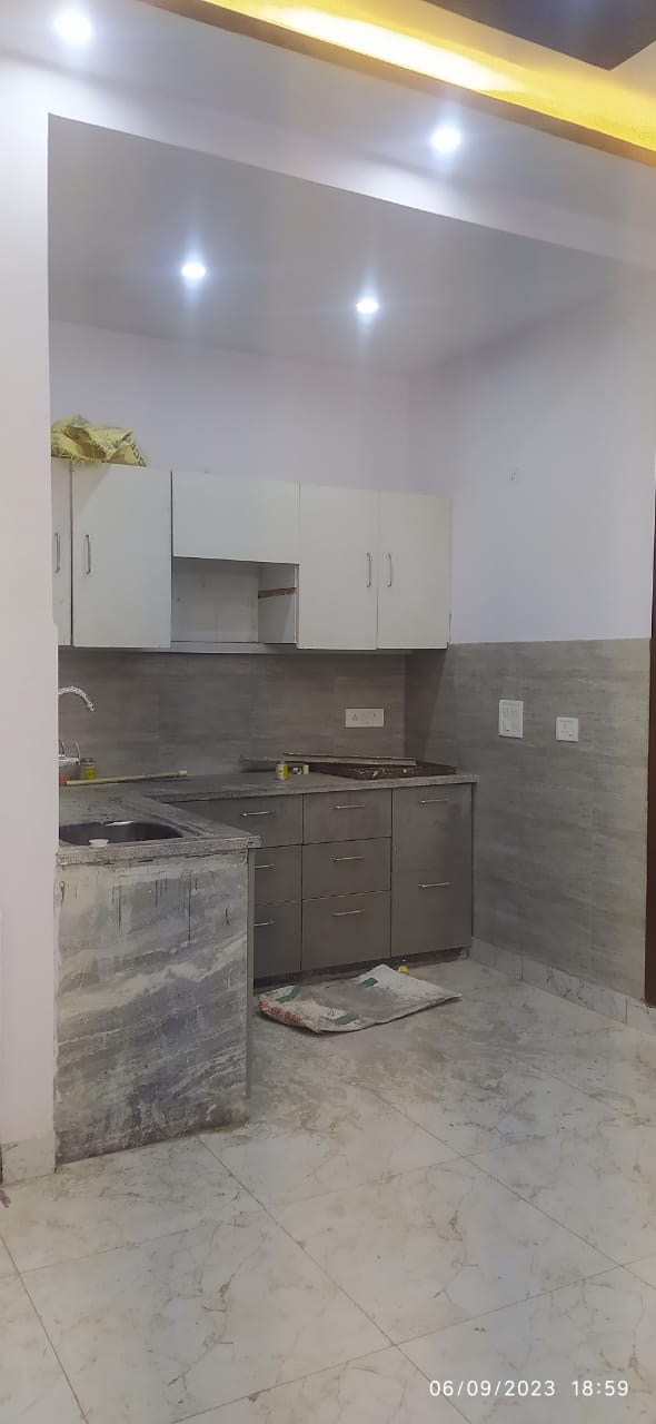 Resale 3 Bedroom 1000 Sq.Ft. Builder Floor in Pratap Vihar Ghaziabad