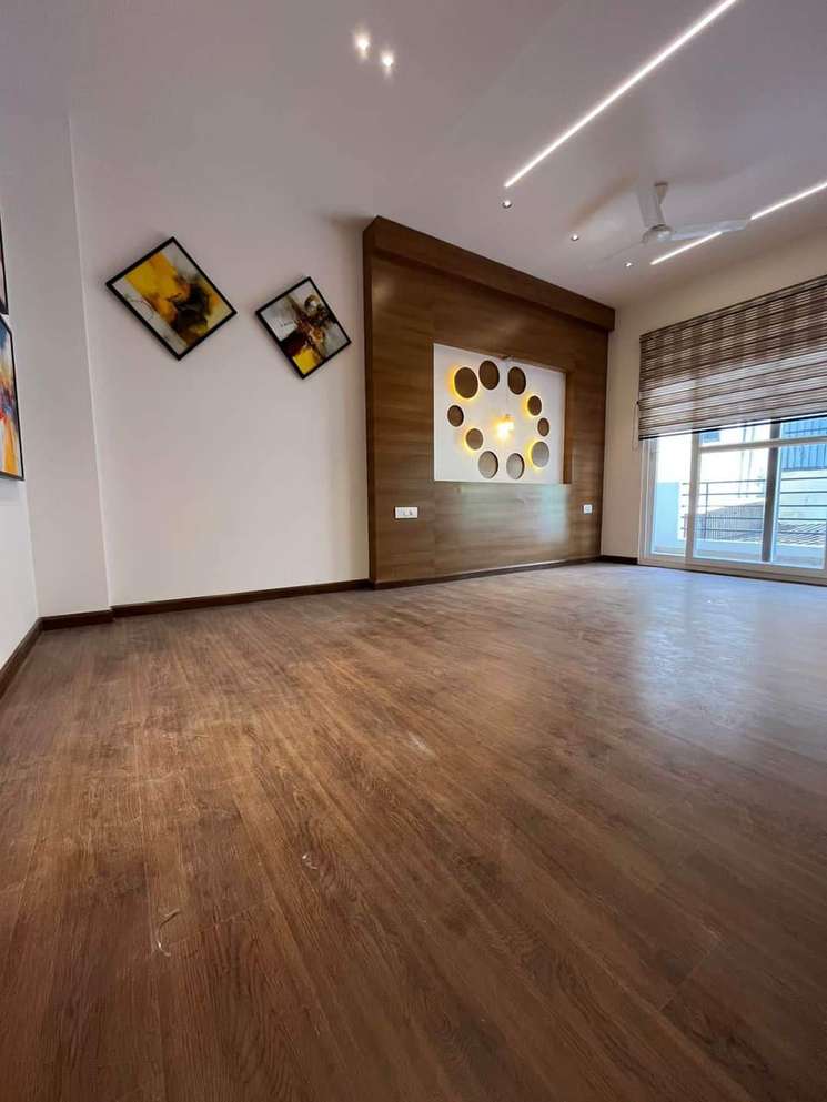 5 Bedroom 300 Sq.Ft. Villa in Nh 91 Ghaziabad