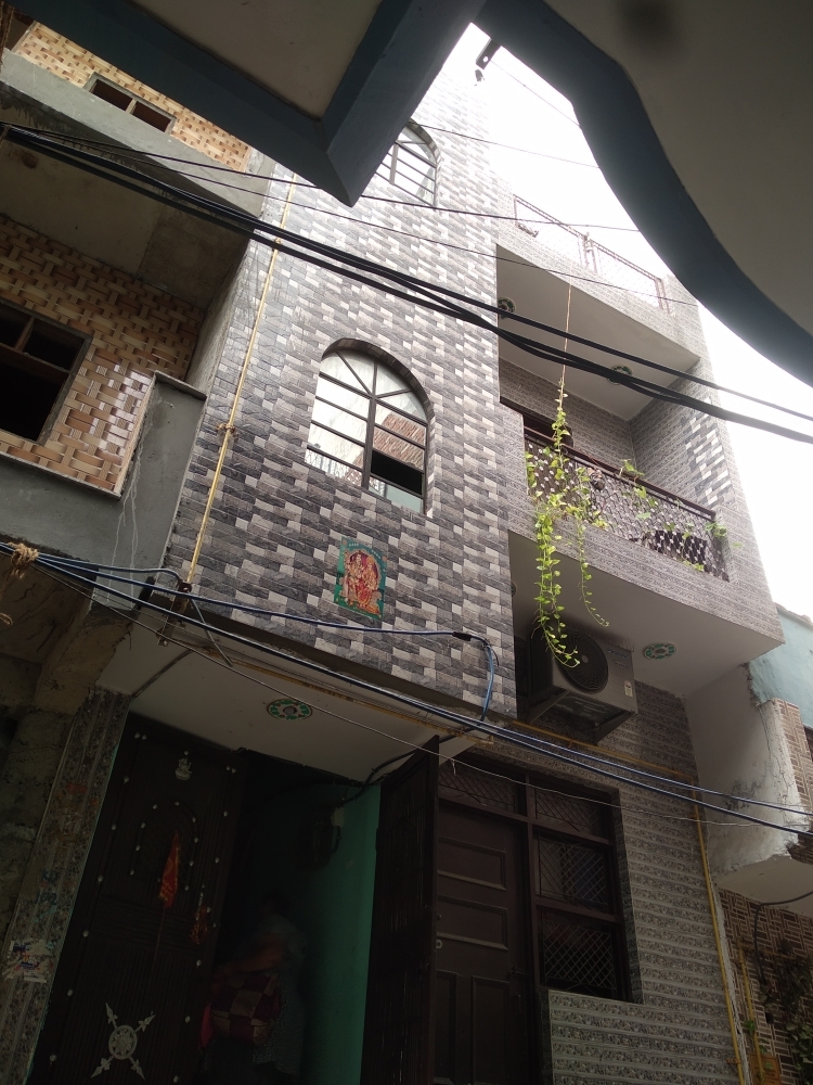 Resale 2 Bedroom 50 Sq.Yd. Independent House in Burari Delhi 6489724