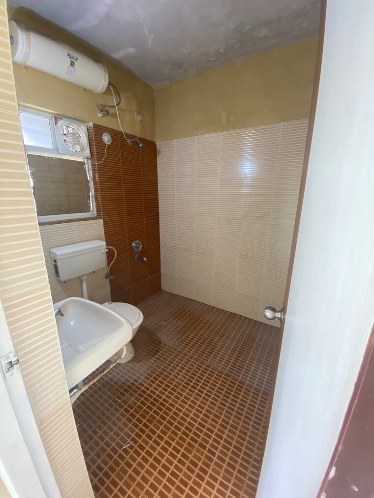 Attached Bathroom, kumar-palmgrove 3 Bedroom 1500 Sq.Ft. Apartment In Kondhwa Pune 5850023