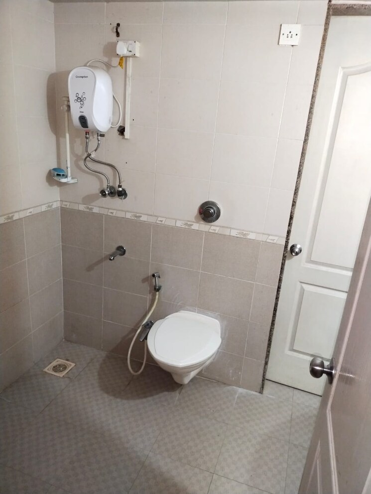 Bathroom, ajmera-beverly-hills-and-royal-empire 3 Bedroom 1800 Sq.Ft. Apartment In Andheri West Mumbai 5856888