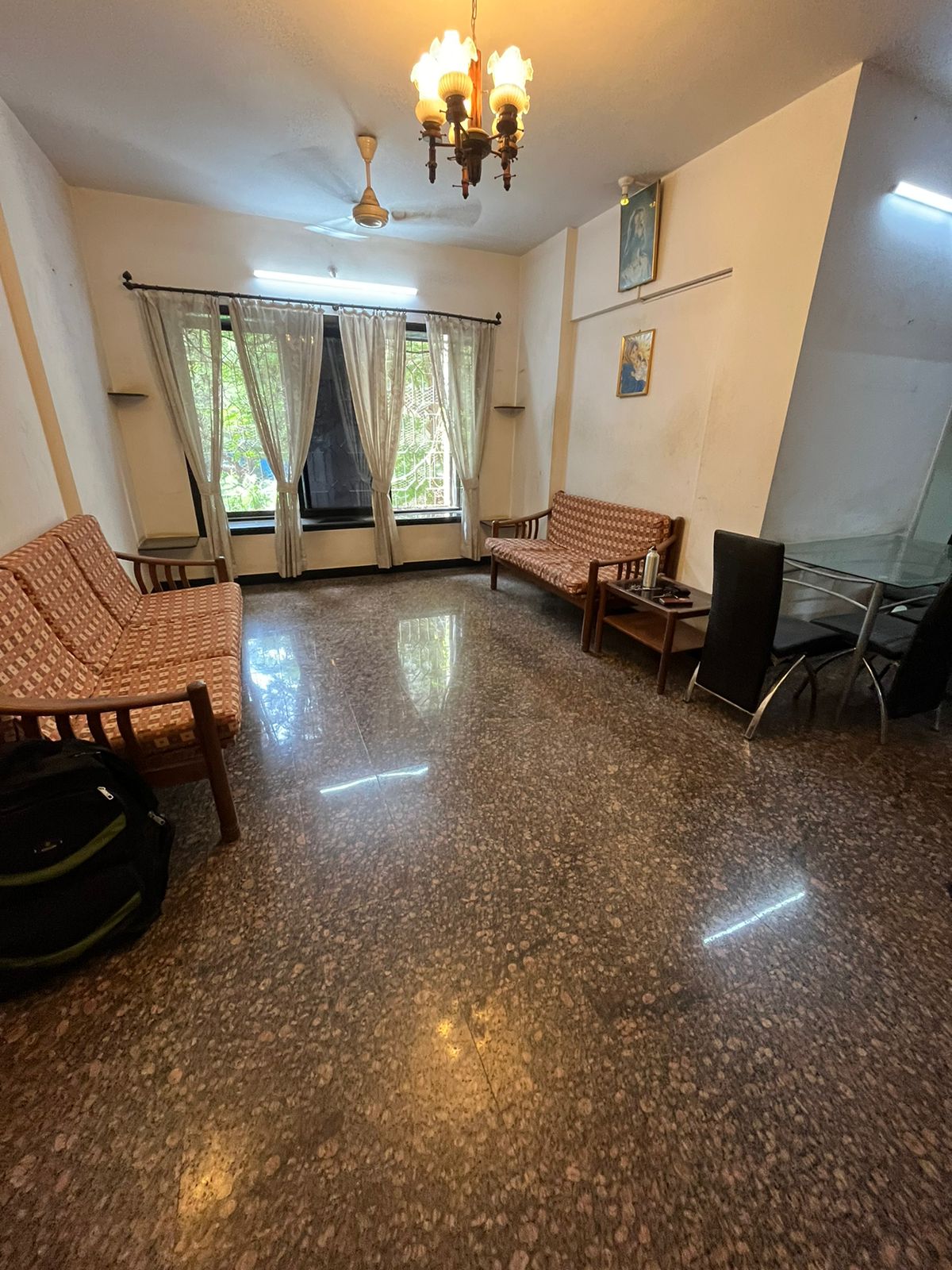 Rental 2 Bedroom 1000 Sq.Ft. Apartment in Meena Towers Apartment