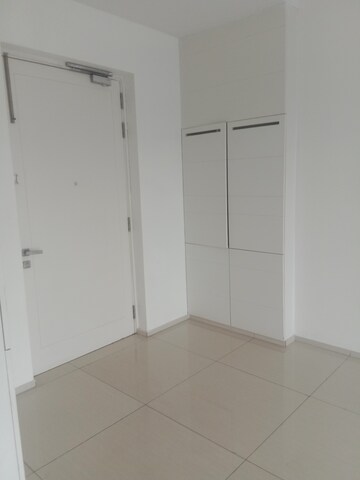 Room in 3 BHK Apartment at Ireo Skyon, Sector 60 – for Rent