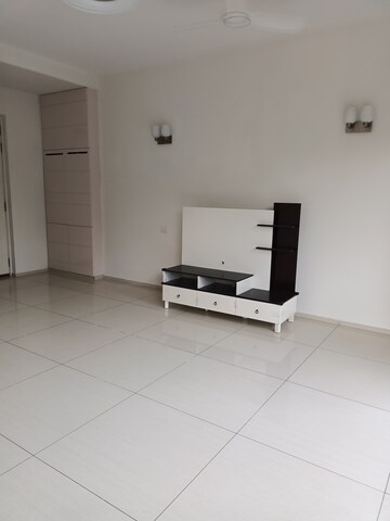 Room in 4 BHK Apartment at Ireo Skyon, Sector 60 – for Rent