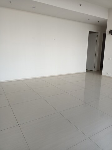 Room in 3 BHK Apartment at Ireo Skyon, Sector 60 – for Rent
