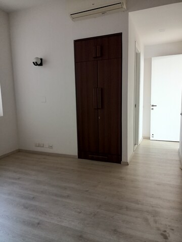 Room in 3 BHK Apartment at Ireo Skyon, Sector 60 – for Rent