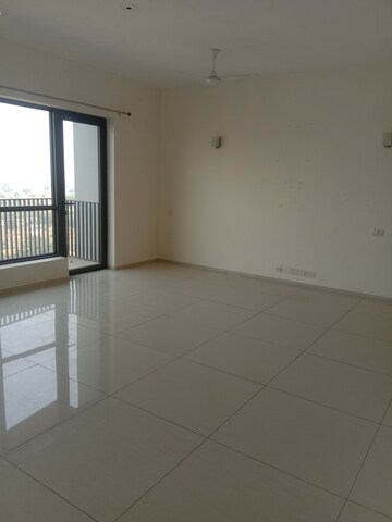 Room in 4 BHK Apartment at Ireo Skyon, Sector 60 – for Rent