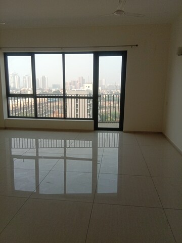 Room in 4 BHK Apartment at Ireo Skyon, Sector 60 – for Rent