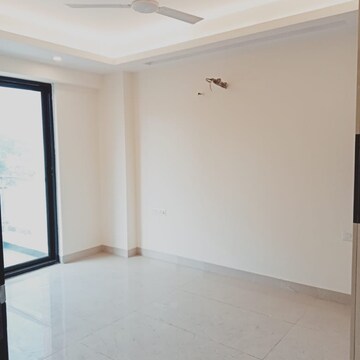 Room in 3 BHK Builder Floor at Vipul World Floors, Sector 48 – for Rent